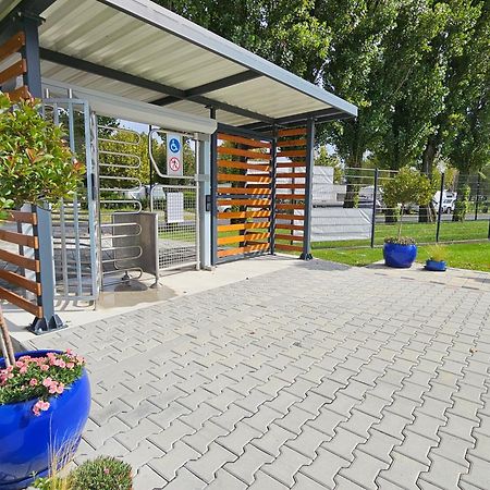 Harmonia Riva Apartman B11 Dunajská Streda Buitenkant foto
