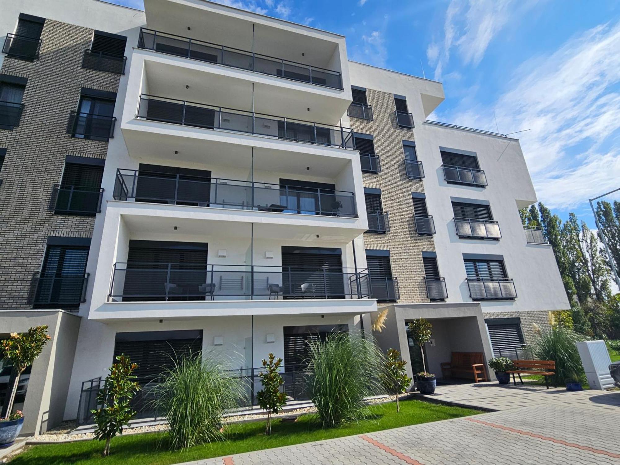 Harmonia Riva Apartman B11 Dunajská Streda Buitenkant foto