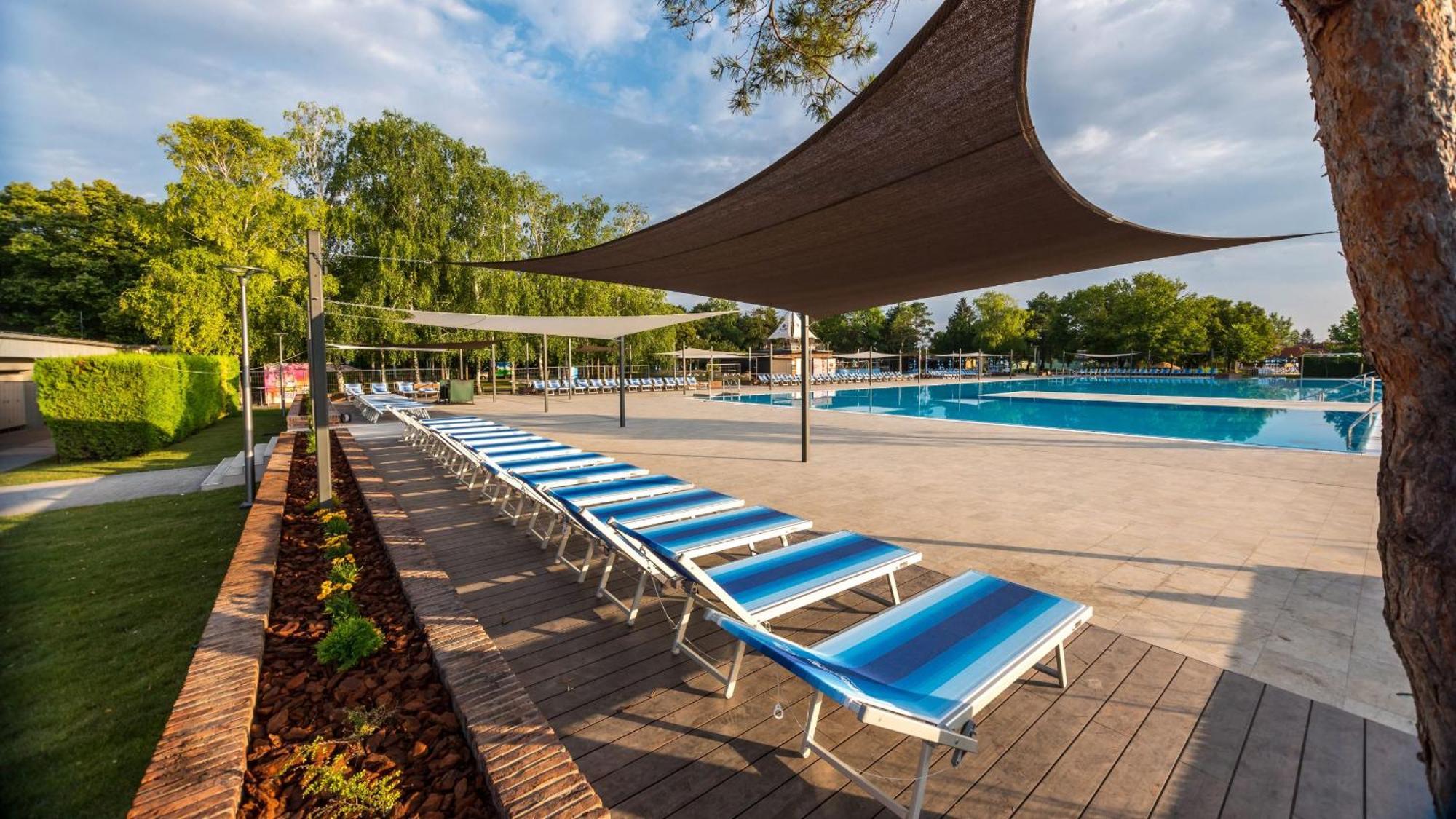 Harmonia Riva Apartman B11 Dunajská Streda Buitenkant foto