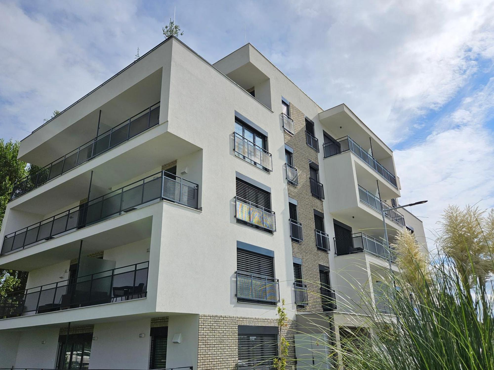 Harmonia Riva Apartman B11 Dunajská Streda Buitenkant foto