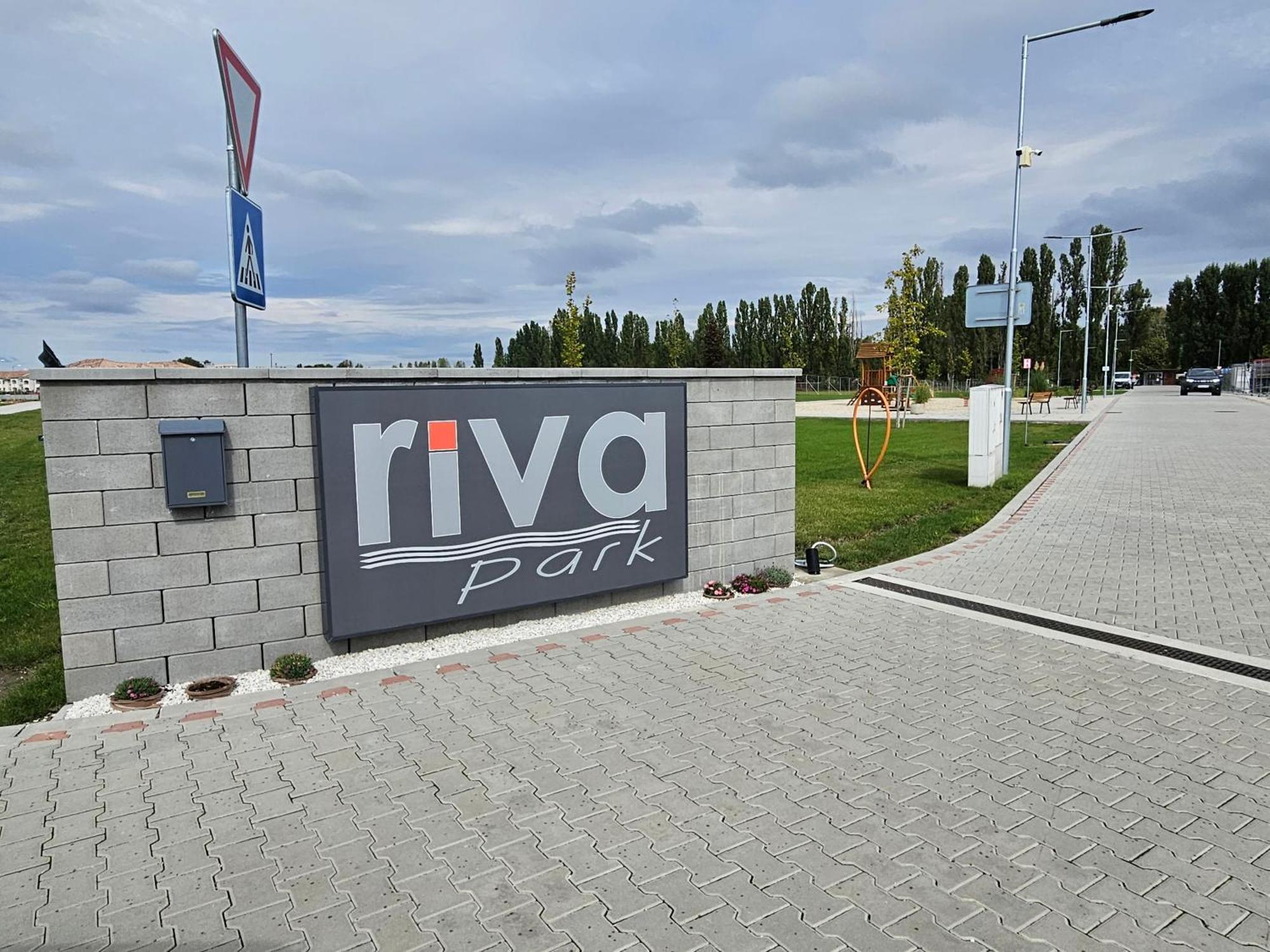 Harmonia Riva Apartman B11 Dunajská Streda Buitenkant foto